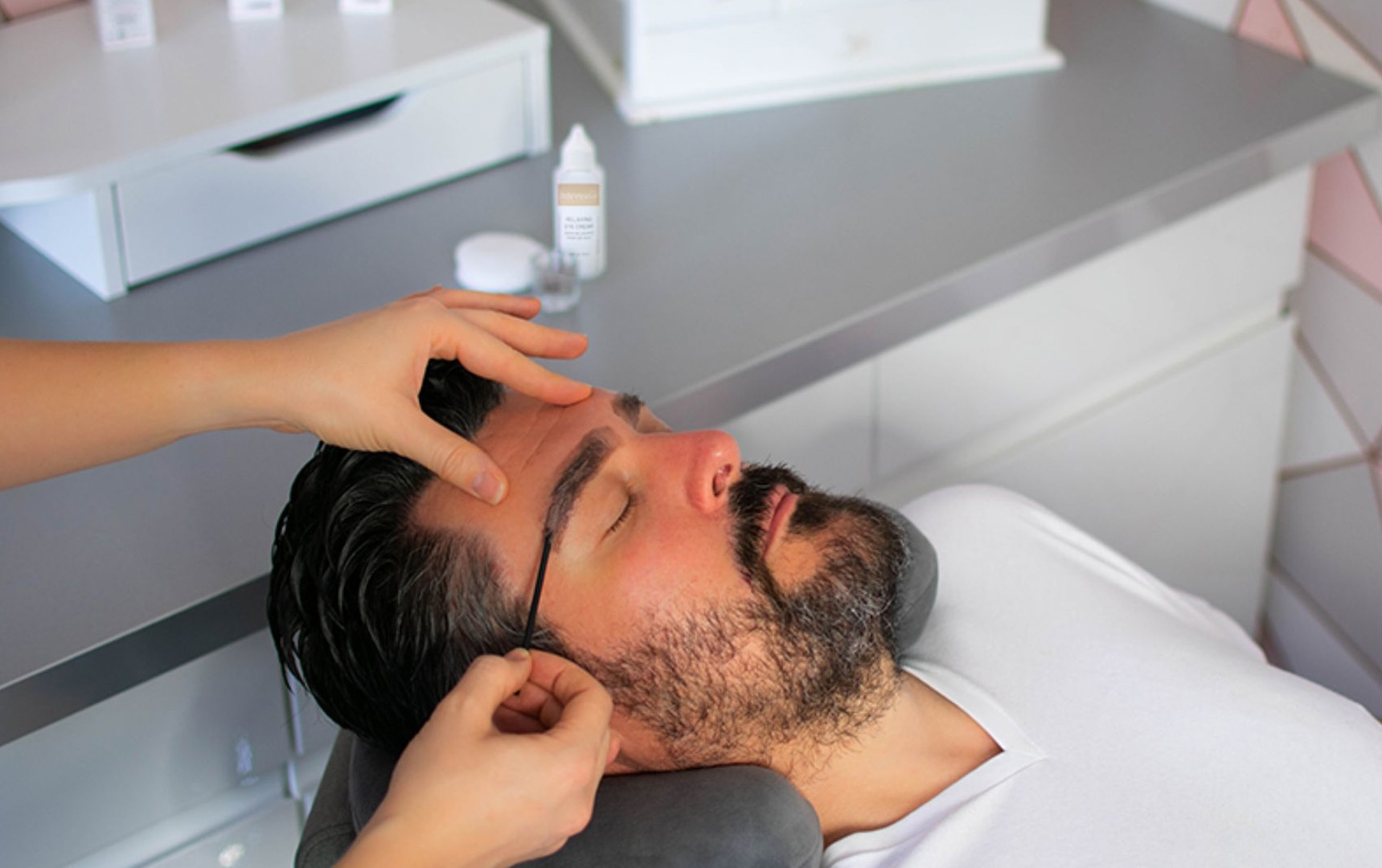 Intensive Lash & Brow Tint Application on Men